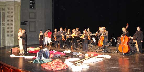 Das "Nuova Orchestra Scarlatti§" begleitete die Tableaux Vivants musikalisch (©Foto: Martin Schmitz)